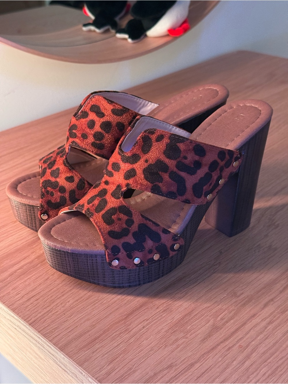 NWOT Y2K Leopard Platform Mule Heels Wooden Block Heel Slip-On Sandals Size 7